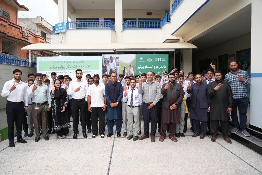Pakistani spin bowler Sajid Khan joins Punjab EOC to honor frontline polio workers
