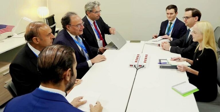 Pakistan, US discuss economic reforms, external financing