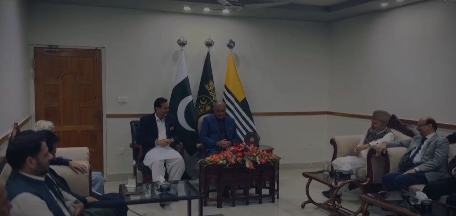 Hurriyat delegation meets AJK president, discusses Kashmir situation