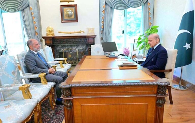 Prime Minister Muhammad Shehbaz Sharif meets Lieutenant General (Retd) Nauman Mahmood, the first Secretary General of the Mecca Defence Alliance.