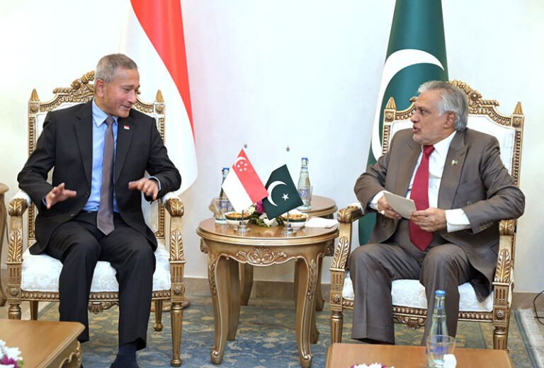 Deputy Prime Minister and Foreign Minister of Pakistan, Senator Muhammad Ishaq Dar in a meeting with the Minister for Foreign Affairs of Singapore, Dr Vivian Balakrishnan at the Ministry of Foreign Affairs.