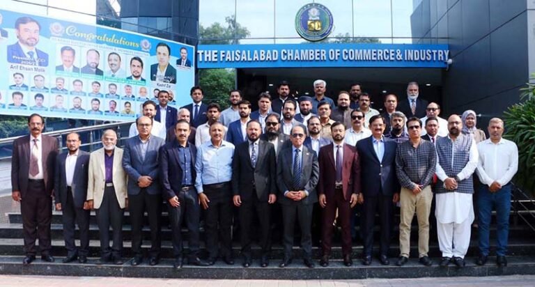Dato Muhammad Azhar Mazlan, High Commissioner of Malaysia, poses for a group photo with local traders and businessmen during his visit to the Faisalabad Chamber of Commerce and Industry (FCCI).