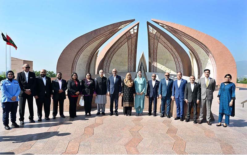 President of the Republic of Maldives Dr. Mohamed Muizzu and First Lady Madam Sajidha Mohamed along with Federal Minister for Maritime Affairs Muhammad Junaid Anwar Chaudhry and Minister of State for Federal Education and Professional Training Wajiha Qamar in a group photograph during their visit to the Pakistan Monument