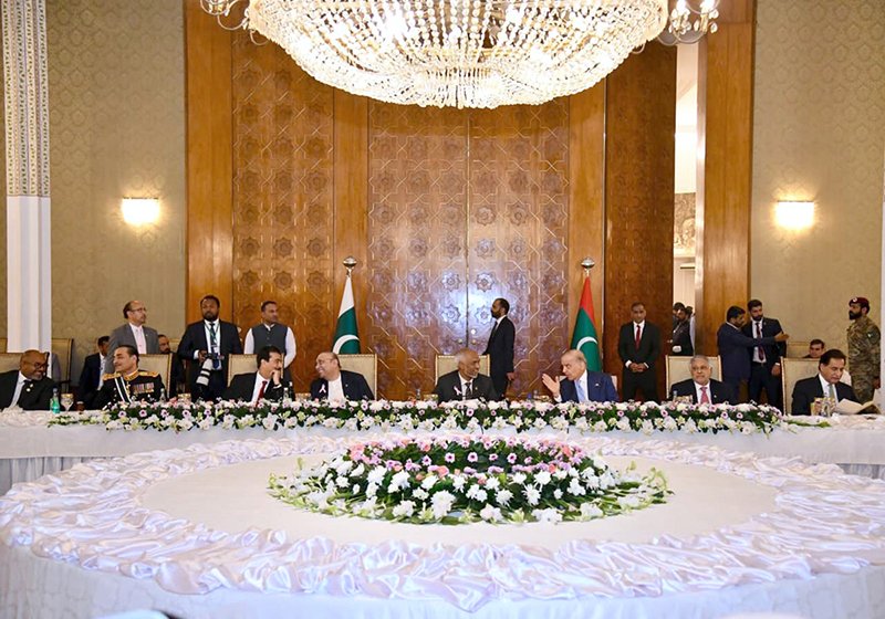 President Asif Ali Zardari, along with President Mohamed Muizzu of the Maldives, Prime Minister Muhammad Shehbaz Sharif, Field Marshal Syed Asim Munir, COAS & Chief of Defence Forces, Chairman Senate Syed Yousuf Raza Gilani, Speaker National Assembly Sardar Ayaz Sadiq, Admiral Naveed Ashraf, Chief of the Naval Staff, and General Syed Aamer Raza, Commander National Strategic Command, at the State Banquet hosted by the President in honour of the visiting President and his delegation at Aiwan-e-Sadr