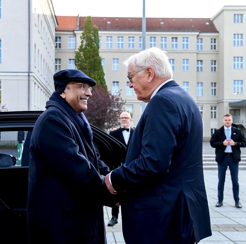 President Asif Ali Zardari being received by German President Frank-Walter Steinmeier upon arrival before the Guard of Honour during the Official Welcome Ceremony