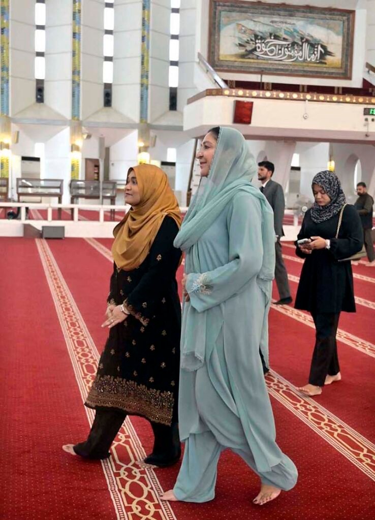 First Lady of Maldives Madam Sajidha Mohamed along with Minister of State for Federal Education and Professional Training Wajiha Qamar visit the Faisal Mosque