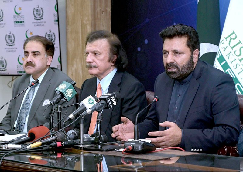 Chief Minister of Gilgit-Baltistan Advocate Amjad Hussain Azar, accompanied by Special Assistant/Adviser to the Prime Minister on Industries and Production Haroon Akhtar Khan (middle), addresses an important press conference at the PID Press Conference Hall