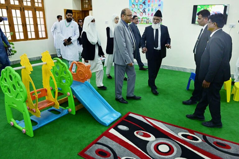 Chief justice high court of Sindh Justice Zafar Ahmed visit facilitation centre eight court building during inauguration at district and sessions court