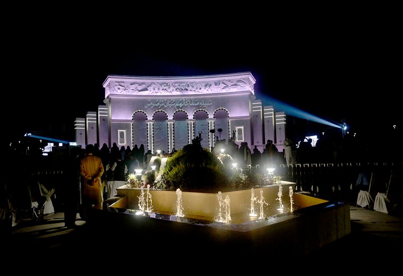 A large number of people participate in the unveiling ceremony of the 'Yadgar-e-Fatah', a symbol of Pakistan's victory in Marka-e-Haq, in the federal capital. The ceremony featured a musical programme, along with an attractive projection mapping show highlighted the victory, co-organized by the Ministry of Information and Broadcasting and the Capital Development Authority