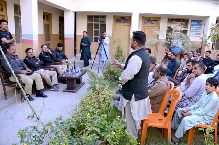 DSP Quaidabad Maqsood Laghari and SHO Pashtunabad Fazalur Rehman listening issues of public held open court at Pashtunabad Police Station Quetta