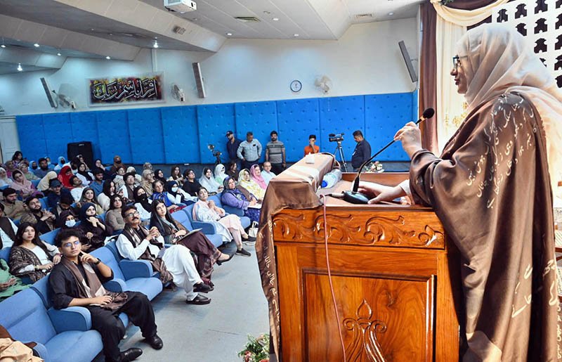 Chairperson and Dean Professor Dr. Ayesha Humayun addressing a ‘Mushaira’ (poetic symposium) event themed “Dabistan-e-Faraz” at Sheikh Zayed Hospital. APP/AMI/MAF/TZD/ABB