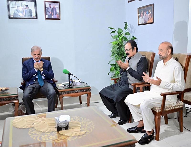 Prime Minister Muhammad Shehbaz Sharif visits the residence of late MNA Chaudhry Muhammad Munir Azhar to offer condolences over the demise of the parliamentarian.