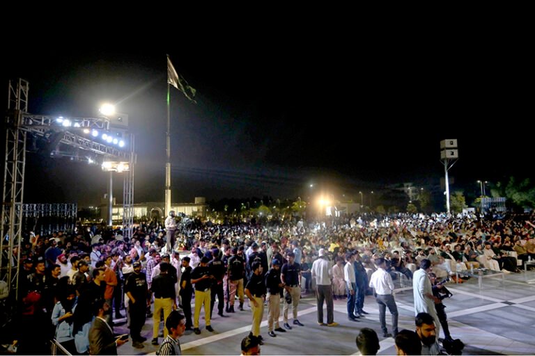 A large crowd attends the unveiling of ‘Yadgar-e-Fatah’, marking Pakistan’s victory in Marka-e-Haq. The evening ceremony in the federal capital included a musical programme and a projection mapping show, co-organized by the Ministry of Information and Broadcasting and the Capital Development Authority