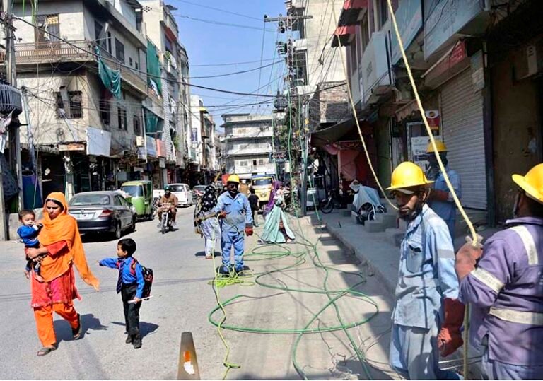 IESCO linemen install new cables at Pir Chowk to improve power supply and stabilize voltage in twin cities