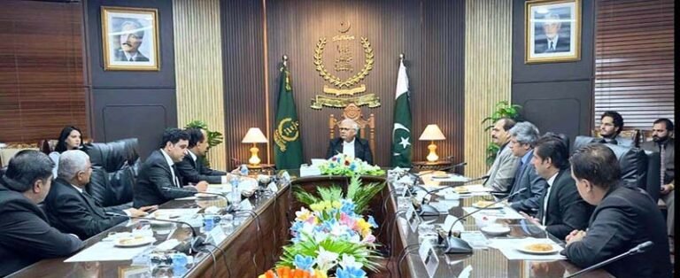 A six-member delegation of the Balochistan Bar Council meets with the Hon’ble Chief Justice of the Federal Constitutional Court of Pakistan, Mr. Justice Amin-ud-Din Khan. The meeting focused on constitutional justice, judicial reforms, institutional cooperation, transparency, effective delivery of justice, and strengthening public confidence in the judicial system. The delegation also invited the Hon’ble Chief Justice to visit the Balochistan Bar Council