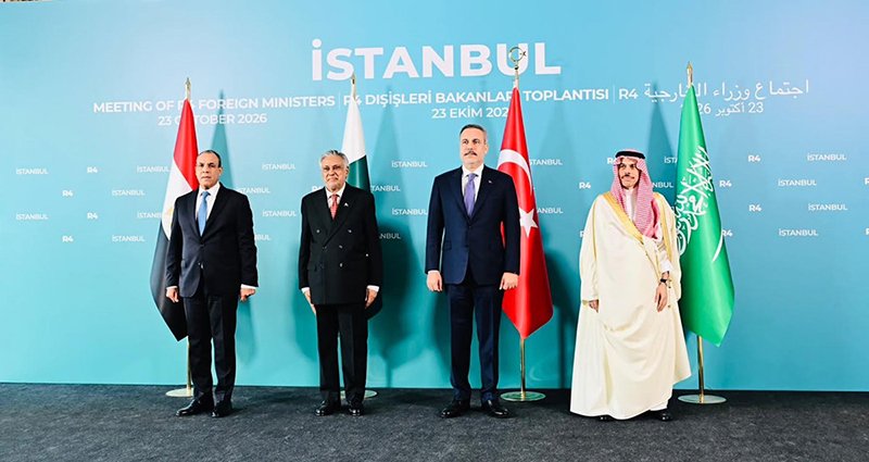 Group photo of the Foreign Ministers of Pakistan, Türkiye, Saudi Arabia, and Egypt ahead of the commencement of the 6th R4 meeting