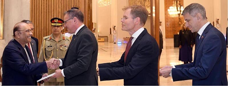 President Asif Ali Zardari receiving the credentials of Ambassador-designate of Norway, Sigvald Hauge; Ambassador-designate of Azerbaijan, Mr Irfan Shakiroglu Davudov; and Ambassador-designate of Switzerland, Mr Stéphane Laurent Rey, at Aiwan-e-Sadr