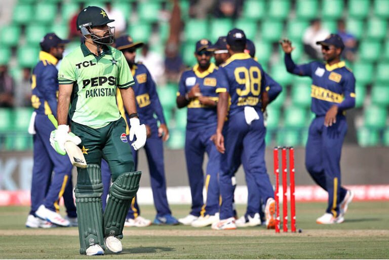 – Pakistani batsman Shadab Khan back to pavilion after out by (Arachchige) as in the background Sri Lanka Player celebrated during the one-day international (ODI) tri-series cricket match between Sri Lanka and Pakistan at the Gaddafi Cricket stadium. APP/MTF/TZD/SSH