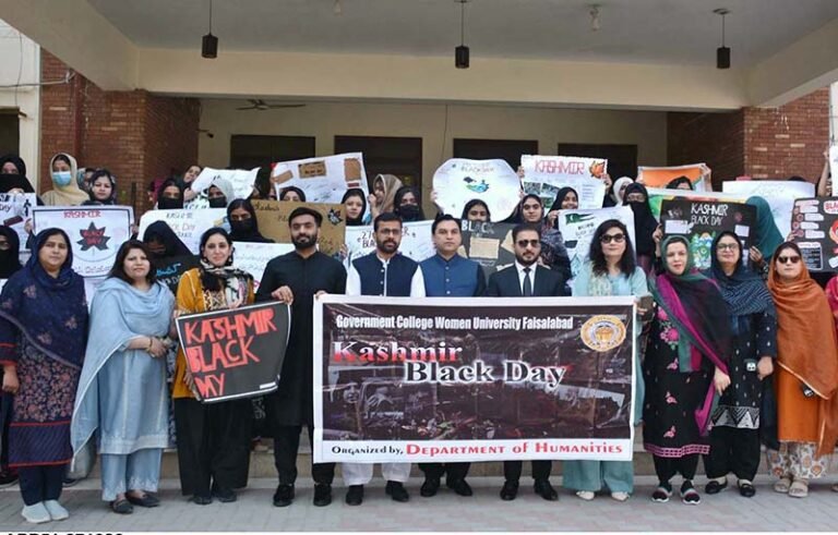 Faculty members and students of Government College Women University Faisalabad (GCWUF) lead a walk to mark Kashmir Black Day.