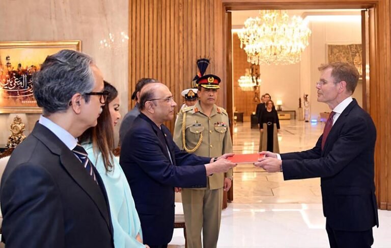 President Asif Ali Zardari receiving the credentials of Ambassador-designate of Norway, Sigvald Hauge, at Aiwan-e-Sadr