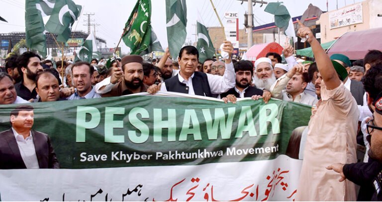 Federal Minister for Kashmir, Gilgit-Baltistan Affairs and SAFRON Engineer Amir Muqam leading a rally marking the formal launch of the Khyber Pakhtunkhwa Bachao Tehreek.