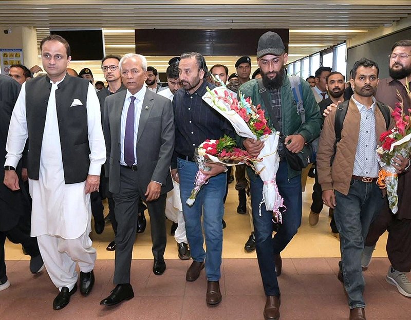 Sindh Governor Syed Muhammad Nehal Hashmi is welcoming Pakistani citizens Muhammad Yasin, Imran Ali and Syed Hussain Yousuf, who were released from captivity by Somali pirates, upon their return to their homeland at Karachi Airport. Mayor Karachi Murtaza Wahab is also present