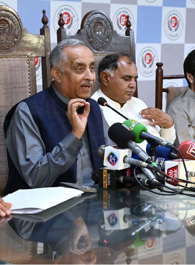President of the Pakistan Kissan Ittehad, Khalid Mahmood Khokhar, is holding a press conference at the Lahore Press Club regarding the Government of Pakistan’s efforts to ensure food security and the decision to fix the wheat price at 4,500 rupees per maund