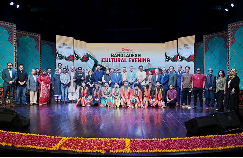 Federal Minister for National Heritage and Culture Aurangzeb Khan Khichi poses for a group photograph with the 15-member group of artists from Bangladesh and participants at a cultural event organized by the National Heritage and Culture Division at the Pakistan National Council of the Arts (PNCA)