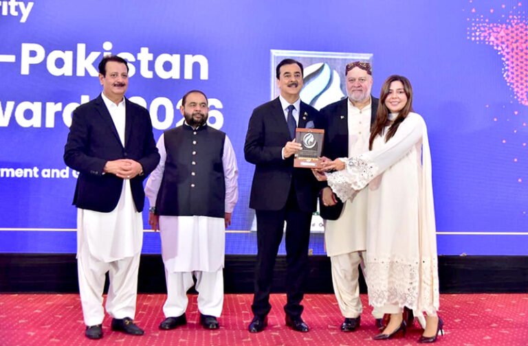 Chairman Senate Syed Yousaf Raza Gilani presents the “Dukhtaran-e-Pakistan Excellence Award 2026” to MNA Syeda Amnah Batool, Focal Person for the Prime Minister’s Youth Programme, in recognition of her contributions to women’s empowerment and youth development.
