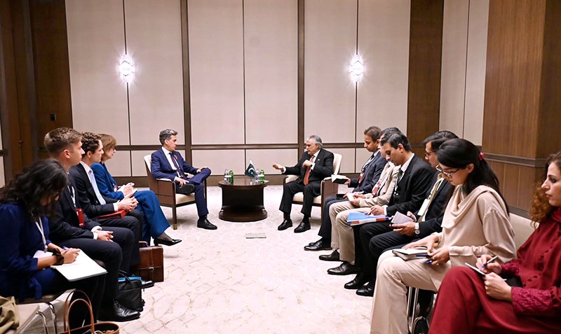Deputy Prime Minister/Foreign Minister Senator Mohammad Ishaq Dar meeting the Foreign Secretary of the United Kingdom, Ed Miliband