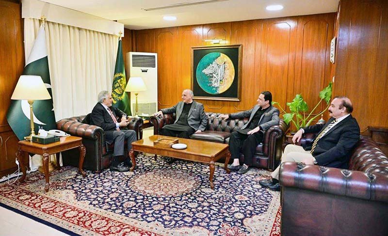Deputy Prime Minister/Foreign Minister Senator Mohammad Ishaq Dar meeting the President of Azad Jammu and Kashmir (AJK), Dr. Muhammad Najeeb Naqi Khan and the Prime Minister of AJK, Barrister Syed Iftikhar Ali Gilani.