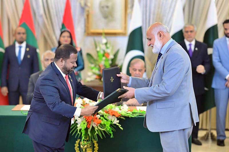 President of Maldives Dr. Mohamed Muizzu and Prime Minister of Pakistan Muhammad Shehbaz Sharif witnesses the exchange of MoUs between Pakistan and Maldives in various sectors at a ceremony in Prime Minister's House
