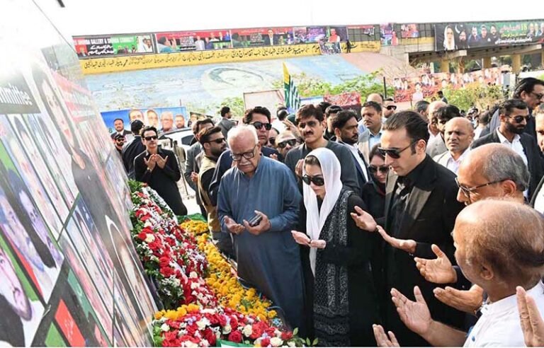 Pakistan People’s Party (PPP) Chairman Bilawal Bhutto Zardari offers Fateha at the Karsaz Martyrs’ Memorial, accompanied by Aseefa Bhutto Zardari