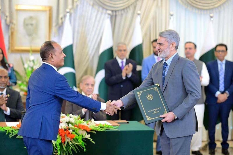 President of Maldives Dr. Mohamed Muizzu and Prime Minister of Pakistan Muhammad Shehbaz Sharif witnesses the exchange of MoUs between Pakistan and Maldives in various sectors at a ceremony in Prime Minister's House