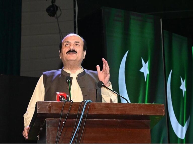 Rana Mashhood honours high achieving Pakistani students in Muscat