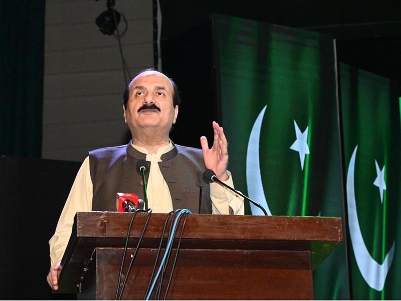 Rana Mashhood honours high achieving Pakistani students in Muscat