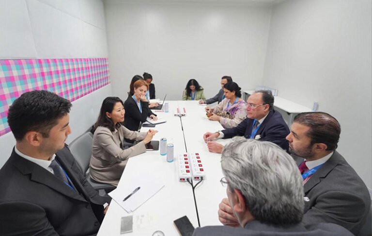 Federal Minister for Finance and Revenue, Senator Muhammad Aurangzeb, meeting with IOM Deputy Director-General Ms. SungAh Lee to discuss climate mobility, skills development, safe migration and climate financing.