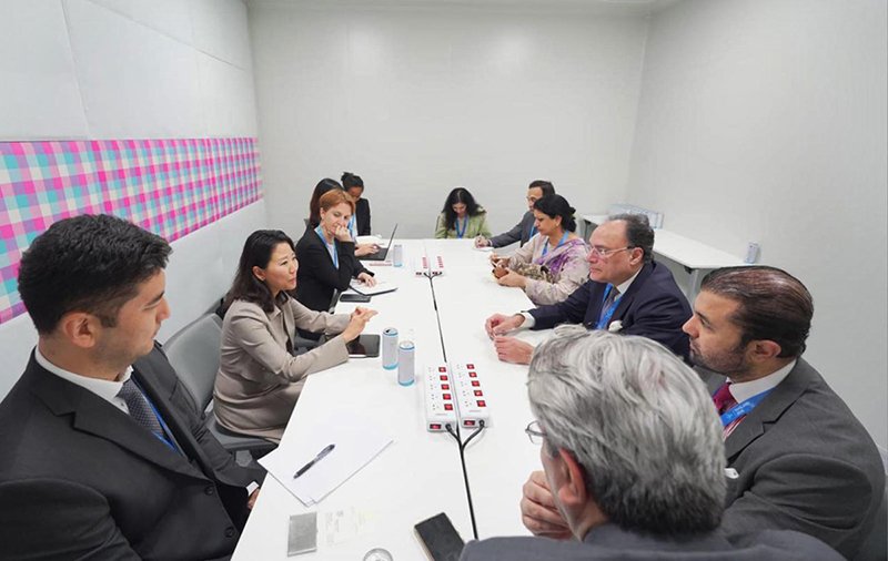 Federal Minister for Finance and Revenue, Senator Muhammad Aurangzeb, meeting with IOM Deputy Director-General Ms. SungAh Lee to discuss climate mobility, skills development, safe migration and climate financing.
