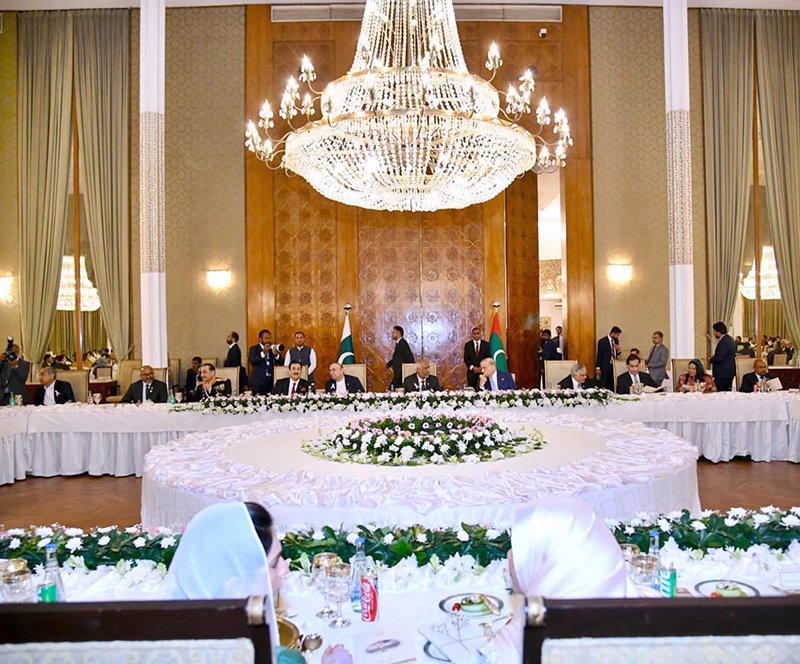 President Asif Ali Zardari, along with President Mohamed Muizzu of the Maldives, Prime Minister Muhammad Shehbaz Sharif, Field Marshal Syed Asim Munir, COAS & Chief of Defence Forces, Chairman Senate Syed Yousuf Raza Gilani, Speaker National Assembly Sardar Ayaz Sadiq, Admiral Naveed Ashraf, Chief of the Naval Staff, and General Syed Aamer Raza, Commander National Strategic Command, at the State Banquet hosted by the President in honour of the visiting President and his delegation at Aiwan-e-Sadr