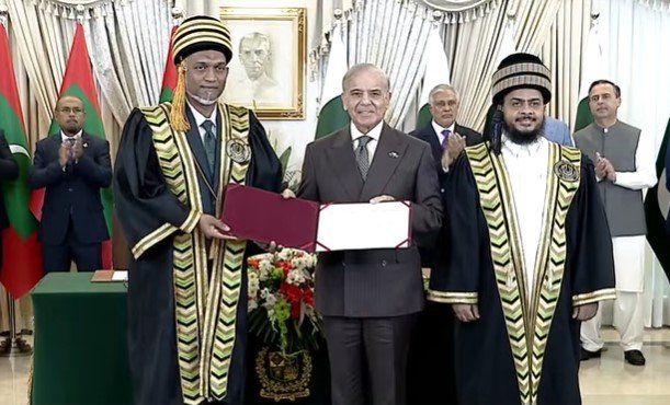 IIUI confers honorary doctorate in Politics & IR on Maldives President