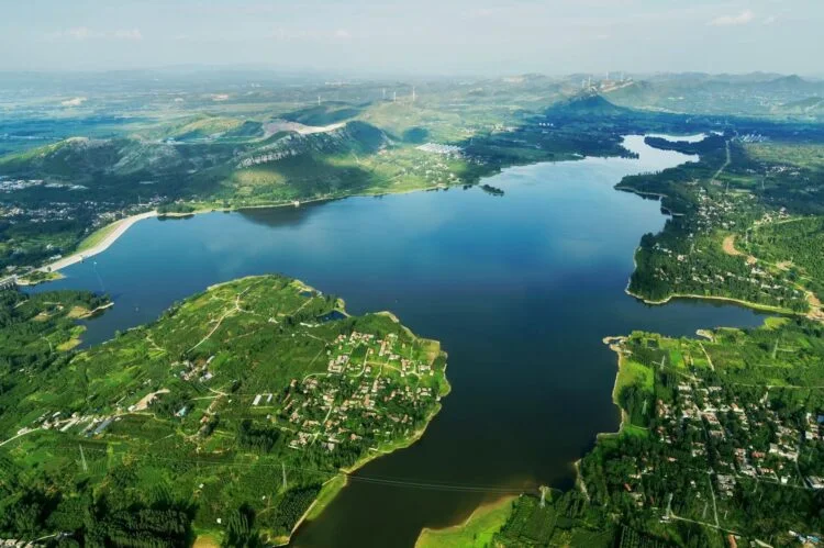 Foreign journalists visit Longwan Lake Art Town in Jining, China’s Shandong