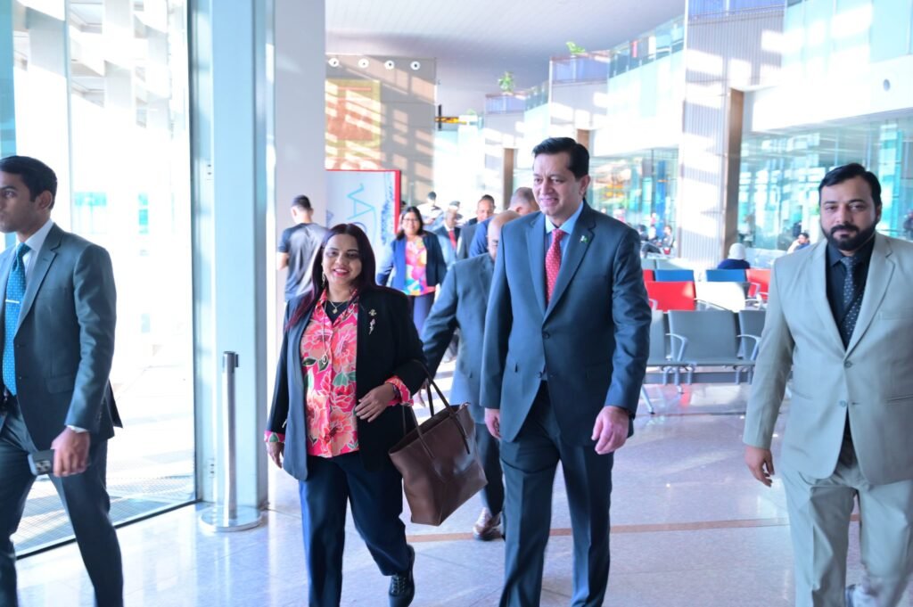 Maldivian FM lands in Islamabad ahead of President Muizzu’s visit