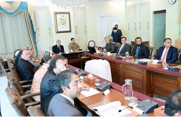 PM reviews measures to facilitate business activities