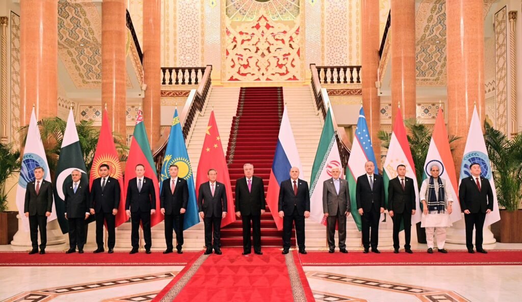 DPM Dar, other SCO leaders call on Tajikistan president