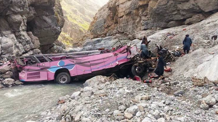 Eight killed, 32 injured as bus overturns in Rajanpur