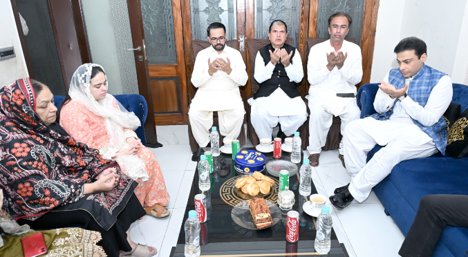 Hamza Shehbaz visits Shaheed Major Wajahat Waheed’s family