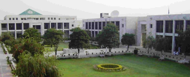 Peshawar University employees threaten strike over salary delay