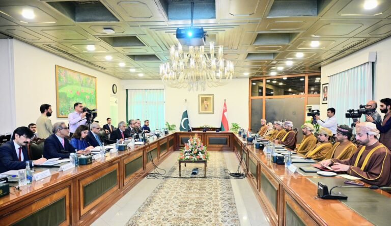 DPM/FM Dar, FM Oman reaffirm fraternal ties, bilateral cooperation