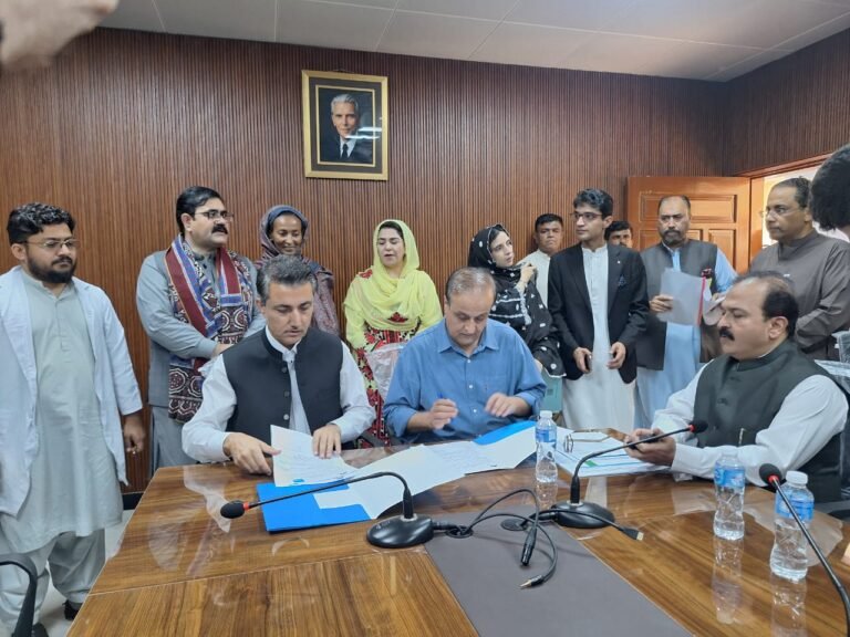 UNICEF hands over 250kW solar-powered medical supply warehouse to Balochistan health department in Uthal