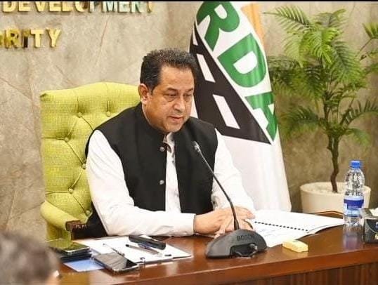 Commissioner directs strict action against illegal housing schemes, early completion of RDA projects